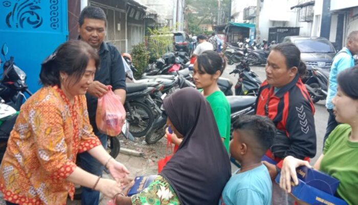 Lily Salurkan Sembako untuk Ratusan Warga Terdampak Banjir Sungai Babura