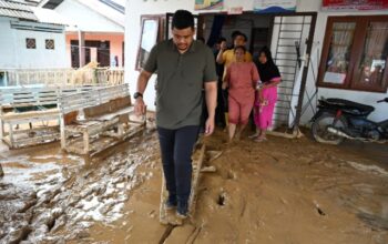 Bobby Terobos Lokasi Banjir dan Longsor Parah di Tapteng