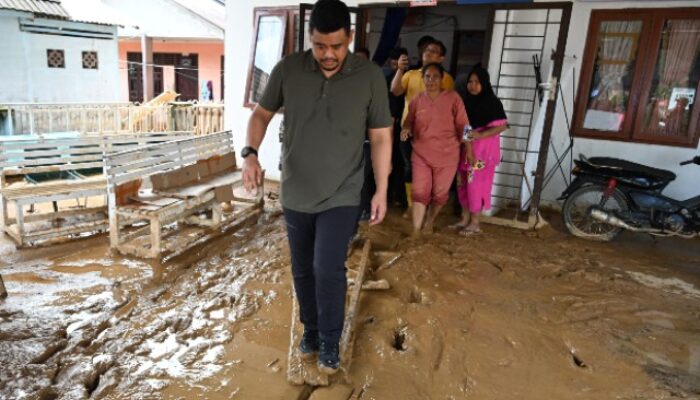 Bobby Terobos Lokasi Banjir dan Longsor Parah di Tapteng