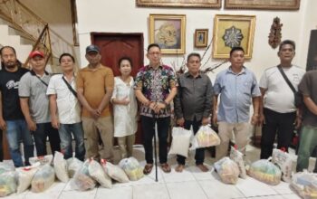 Banjir di Medan, Ketua DPRD Serahkan Bantuan ke Wartawan