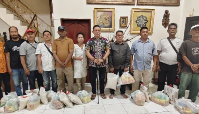 Banjir di Medan, Ketua DPRD Serahkan Bantuan ke Wartawan