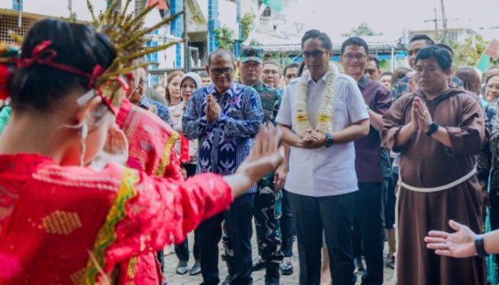 Safari Natal di Paroki Santo Antonius, Rico Waas Ajak Warga Saling Menguatkan dan Memulihkan Medan Pascabanjir