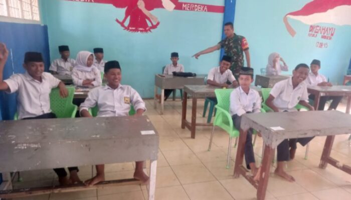 Babinsa Koramil 14/DMR Laksanakan Wasbang di MTS Dolok Merawan