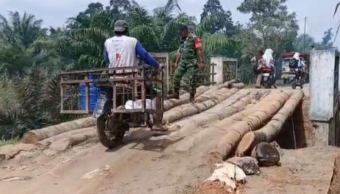 Jembatan Desa Malasori Putus Akibat Longsor dan Luapan Sungai Titikuning