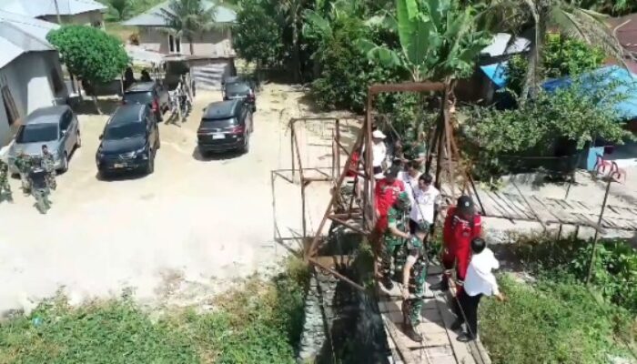 Kodim DS Perbaiki Jembatan Merdeka Penghubung Dua Kabupaten