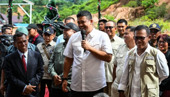 Bobby Tinjau Lokasi Banjir dan Longsor di Tapanuli Tengah, Janjikan Perbaikan Rumah dan Infrastruktur