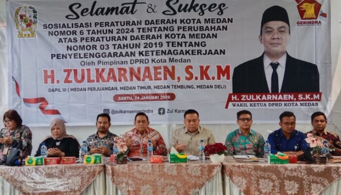 Zulkarnaen Sosialisasikan Perda Ketenagakerjaan dan Serahkan 200 Kartu BPJS Ketenagakerjaan