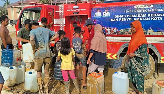Sebulan Pascabanjir, Damkarmat Medan Dikerahkan Bersihkan Aceh Tamiang