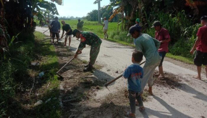 Babinsa Kodim DS Gelar Gotong Royong Bersama Warga Naga Kisar