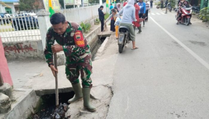 Babinsa Kodim DS Gelar Sabtu Bersih Bersama Warga di Sergai