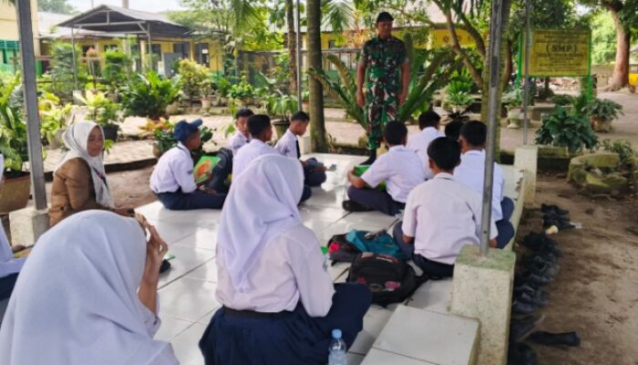 Babinsa Kodim DS Tanamkan Nilai Pancasila ke Pelajar SMP di Mertebing