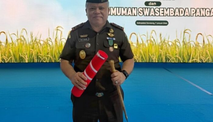 Kajatisu Harli Siregar Terima Satya Lencana Wira Karya dari Presiden