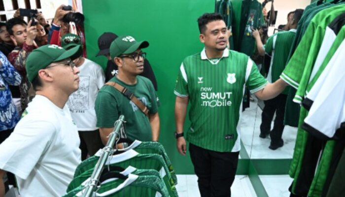 Bobby Ajak Suporter Belanja Merchandise Resmi PSMS