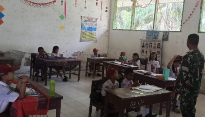 Babinsa Koramil 11/TB Wasbang ke Siswa SDN 102053