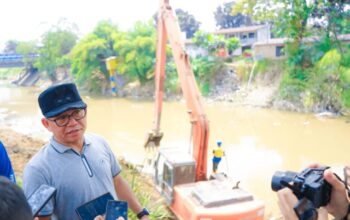 Sejalan Program Prabowo, Pemko Medan Kerahkan Alat Berat Bersihkan Bantaran Sungai Deli