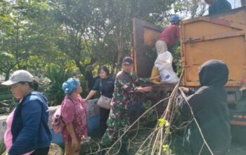 Babinsa Koramil 04/SBB Gelar Sabtu Bersih Sambut Ramadhan