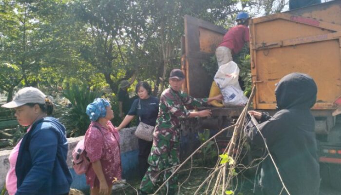 Babinsa Koramil 04/SBB Gelar Sabtu Bersih Sambut Ramadhan