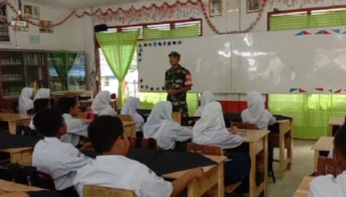 Babinsa Koramil 14/DMR Wasbang kepada Siswa SMP YPAK
