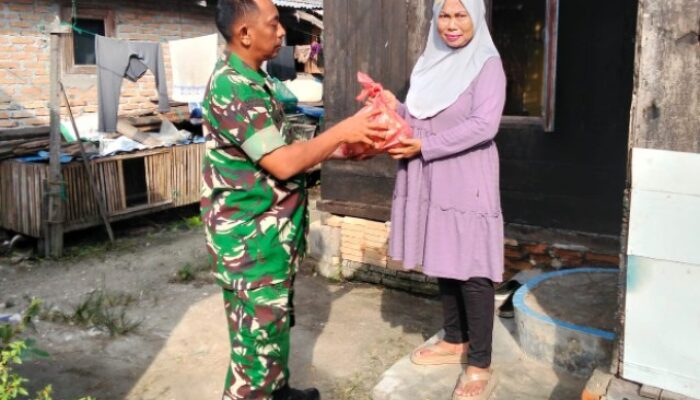 Koramil 08/PC Gelar Program Jumat Berkah, Bagikan Sembako untuk Warga Kurang Mampu
