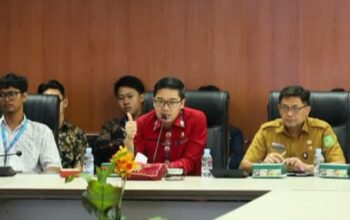 Mahasiswa Creative Student Home Ikuti Tur Parlemen DPRD Medan