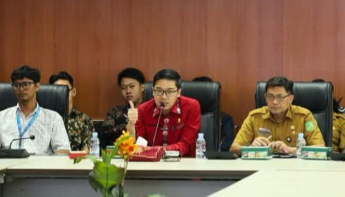 Mahasiswa Creative Student Home Ikuti Tur Parlemen DPRD Medan