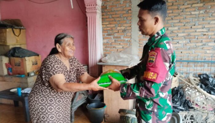Babinsa Koramil 19/BP Gelar Jumat Barokah di Desa Kulasar
