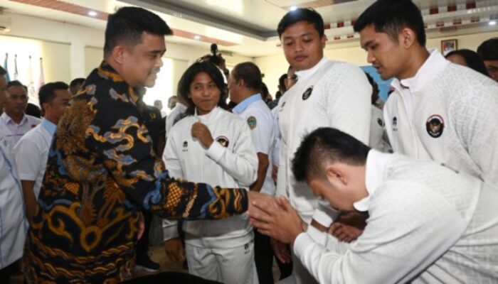 Bobby Serahkan Bonus Atlet SEA Games 2025, Targetkan Indonesia Emas 2045