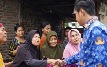 Rico Tinjau Lokasi Jembatan Roboh di Gang Damai