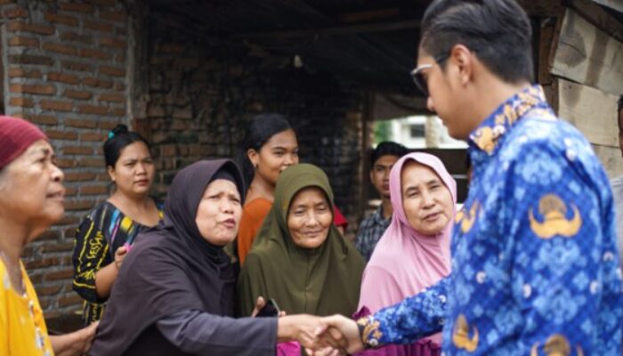 Rico Tinjau Lokasi Jembatan Roboh di Gang Damai