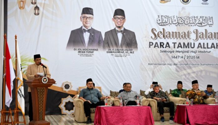 Bobby Bersama Ketua Komisi VII DPR RI Lepas Kloter 2 Haji Langkat