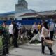 Babinsa Kodim DS Gelar Sabtu Bersih Bersama Warga Pantai Cermin Kiri