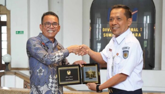 KAI Restui Jembatan Gang Damai, Warga Tak Lagi Lewati Pipa Air