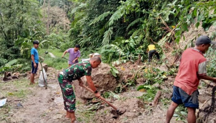Babinsa Koramil Sibolangit Pimpin Sabtu Bersih, Jalan ke Perladangan Dibersihkan