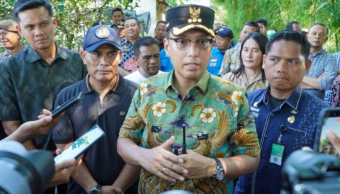 Rico Gerak Cepat Benahi Akses TPU Marelan, Ambulans Ditarget Bisa Segera Masuk