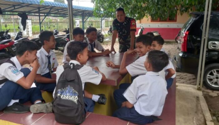 Babinsa Edukasi Siswa YPAK Dolok Merawan Jauhi Narkoba