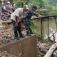Babinsa Sunggal Tinjau Progres Jembatan Beton di Medan Krio