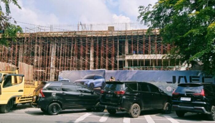 Satpol PP Medan Abaikan Dua Proyek Bangunan Showroom Mobil Diduga Tanpa PBG