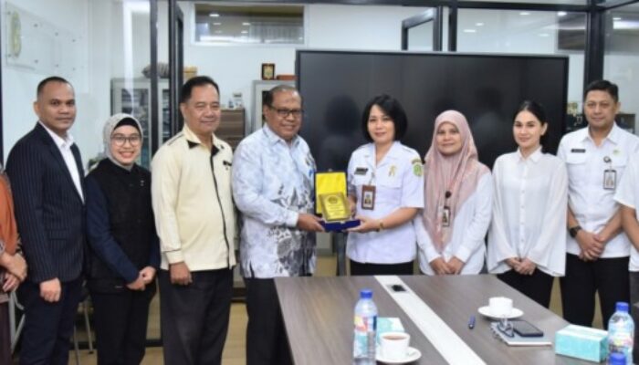 Sekretariat DPRD Sambut Audiensi FISIP Universitas Dharmawangsa