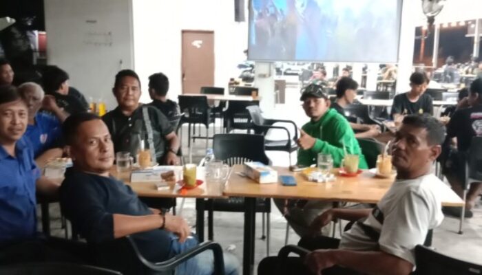 Serunya Nobar Prancis VS Spanyol di Cafe Agam, Bang Ilham Ajak Anak Muda Medan Tiru Kejayaan Legenda Bola 80-an