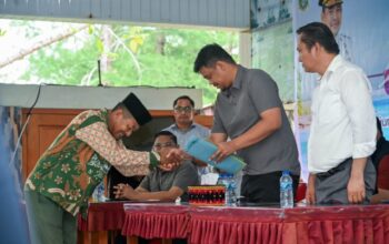 Bobby Borong Aspirasi di Nias Barat