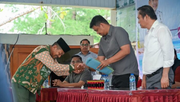 Bobby Borong Aspirasi di Nias Barat