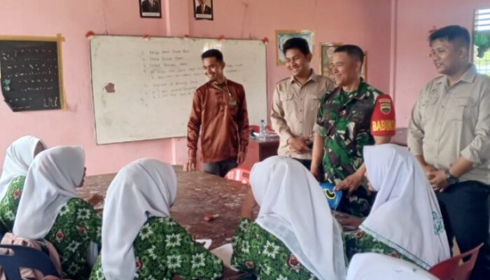 Babinsa Koramil 09/TM Gelar Program Rabu Bersinar