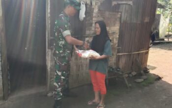 Babinsa Salurkan Sembako untuk Warga Prasejahtera di Pabatu 1