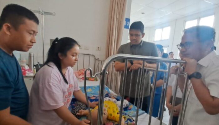 Bobby Tanggung Biaya Transportasi dan Rumah Singgah Bagi Bayi Suspek Leukemia Asal Nias Barat ke Medan