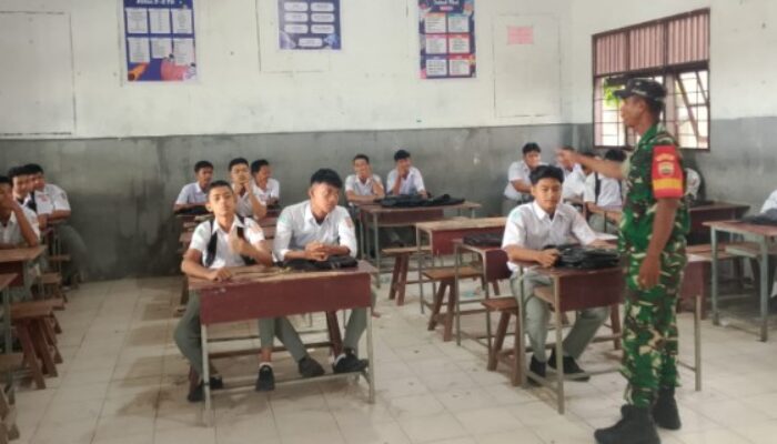 Babinsa Koramil 07/PB Berikan Wasbang kepada Pelajar SMK Swasta