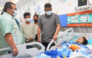 Bobby Jenguk Siswi Korban MBG, Minta Kasus Tak Terulang