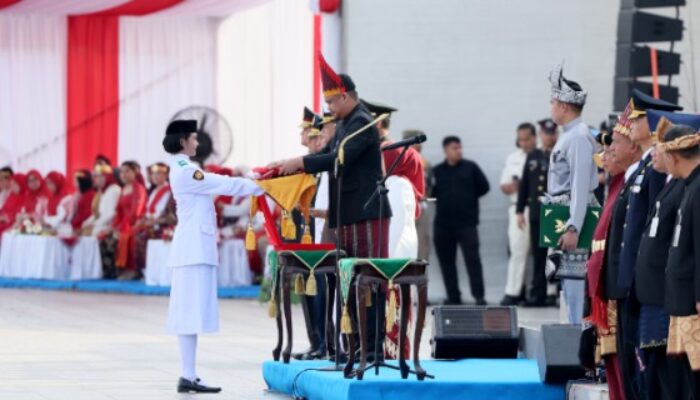 Bobby Pimpin Upacara HUT RI dari Tengah Lapangan, Tekankan Inflasi dan Pemerataan