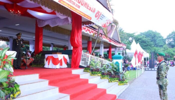 Dandim DS Pimpin Upacara Penurunan Bendera HUT ke-81 RI di Tebing Tinggi