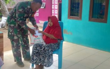 Babinsa Kodim DS Salurkan Bantuan Sembako ke Lansia