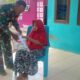 Babinsa Kodim DS Salurkan Bantuan Sembako ke Lansia